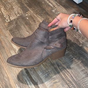 super cute ankle boots!